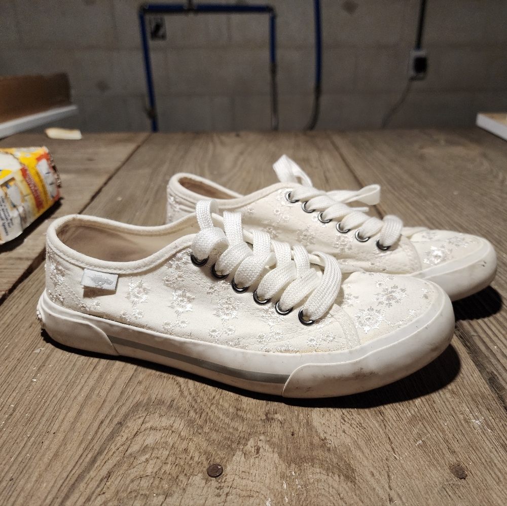 Rocketdog White Lace Tennis shoes